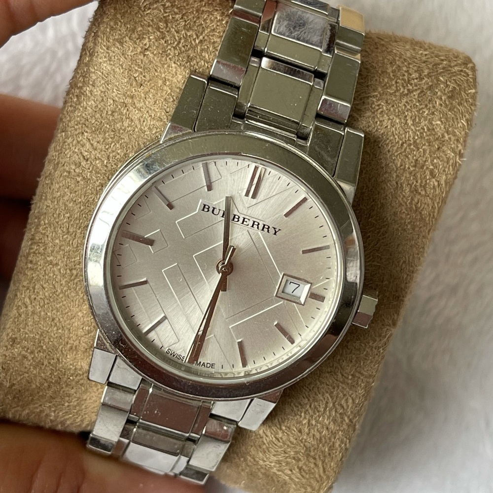 Authentic Women’s Burberry Watch - Picture 7 of 8